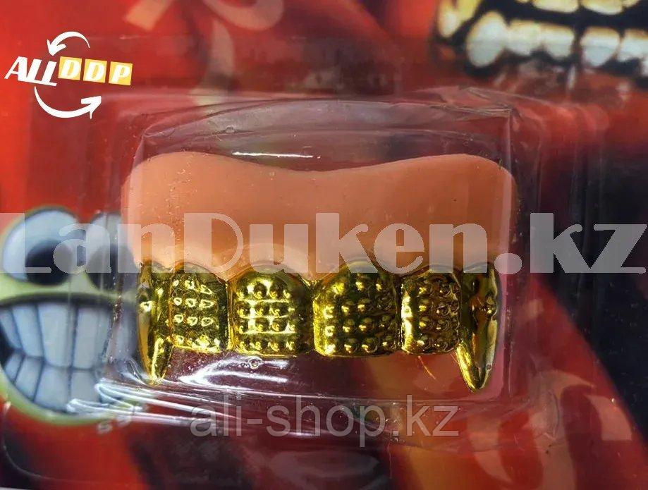 Зубы накладные вампирские на Хэллоуин Vampire teeth SYZ-0605С золотистые с грилзами - фото 4 - id-p113501781