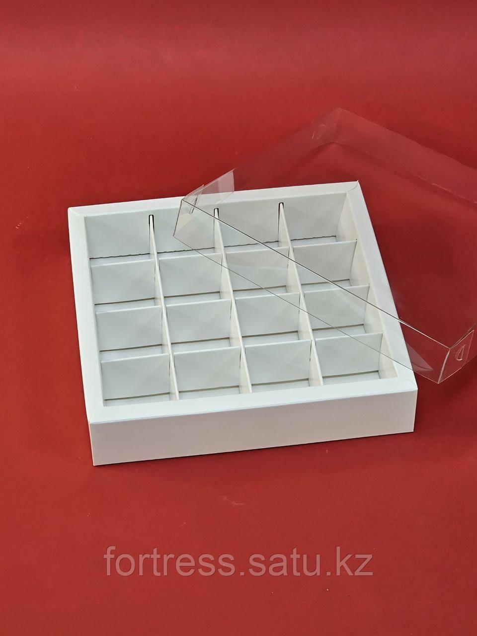 Коробка белая внешний размер 18*18*3,5 Внутренний 16*16*3,5 на 16 ячейками прозрачная крышка - фото 1 - id-p113522269