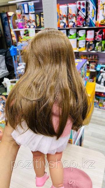 Корсет эротикалық фотодағы әйел Үш әтешпен ебілді