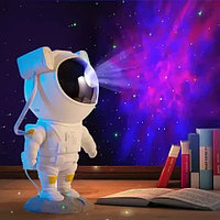 Ночник - проектор звездного неба Космонавт/ Светильник детский Астронавт для сна настольный