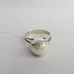 Серебряное кольцо с жемчугом имитированным Красная Пресня 2368618