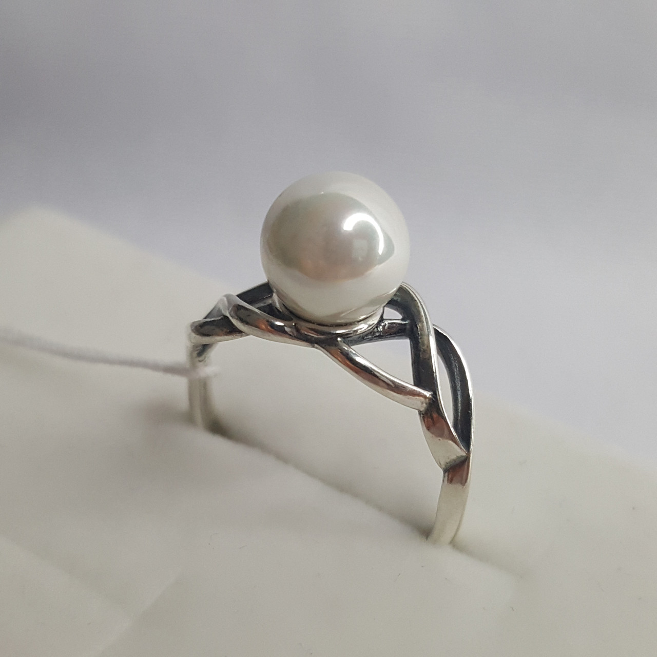 Серебряное кольцо с жемчугом имитированным Красная Пресня 23613068 - фото 2 - id-p97717372