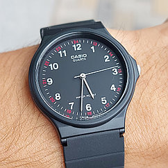 Оригинальные Кварцевые наручные часы Casio MQ-24-1BLDF. Легкие. Япония. Подарок.