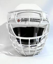 Шлем с металлической решеткой