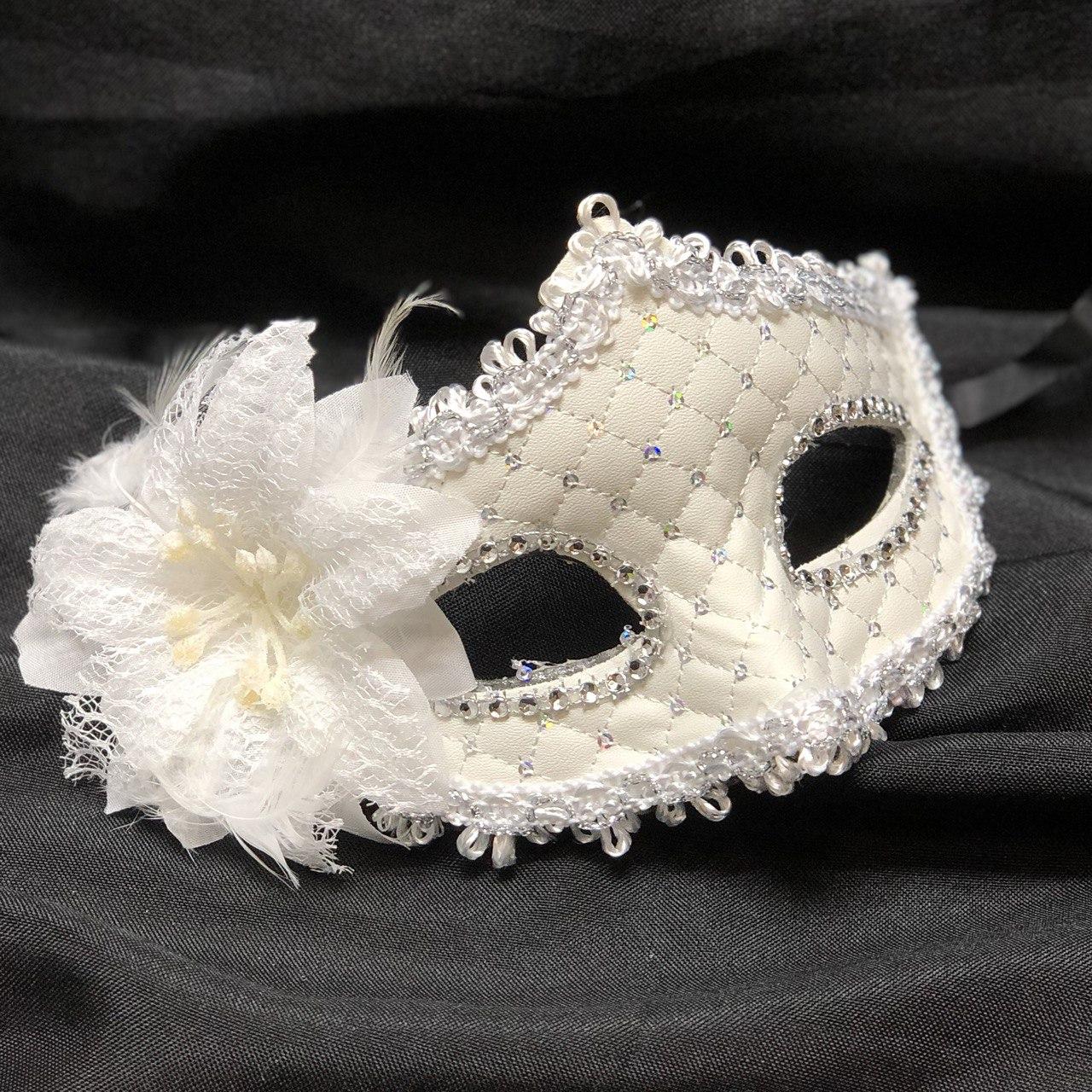 Венецианская маска экокожа белая