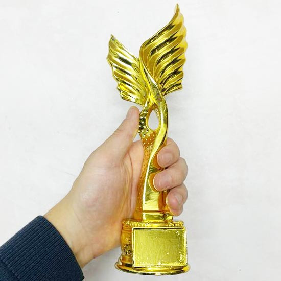Кубок для награждения с крыльями 26 см золотистый - фото 4 - id-p113747775