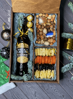 Новогодняя подарочная коробка