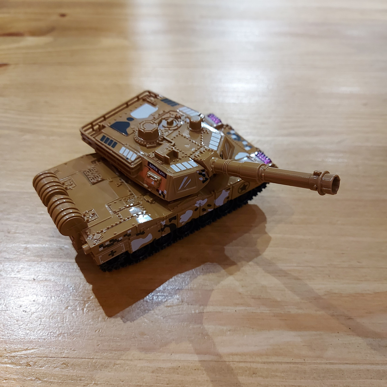 Боевой Танк "Battle Tank". Детская фрикционная игрушка на колесиках. Цвет - коричневый. - фото 1 - id-p113805798