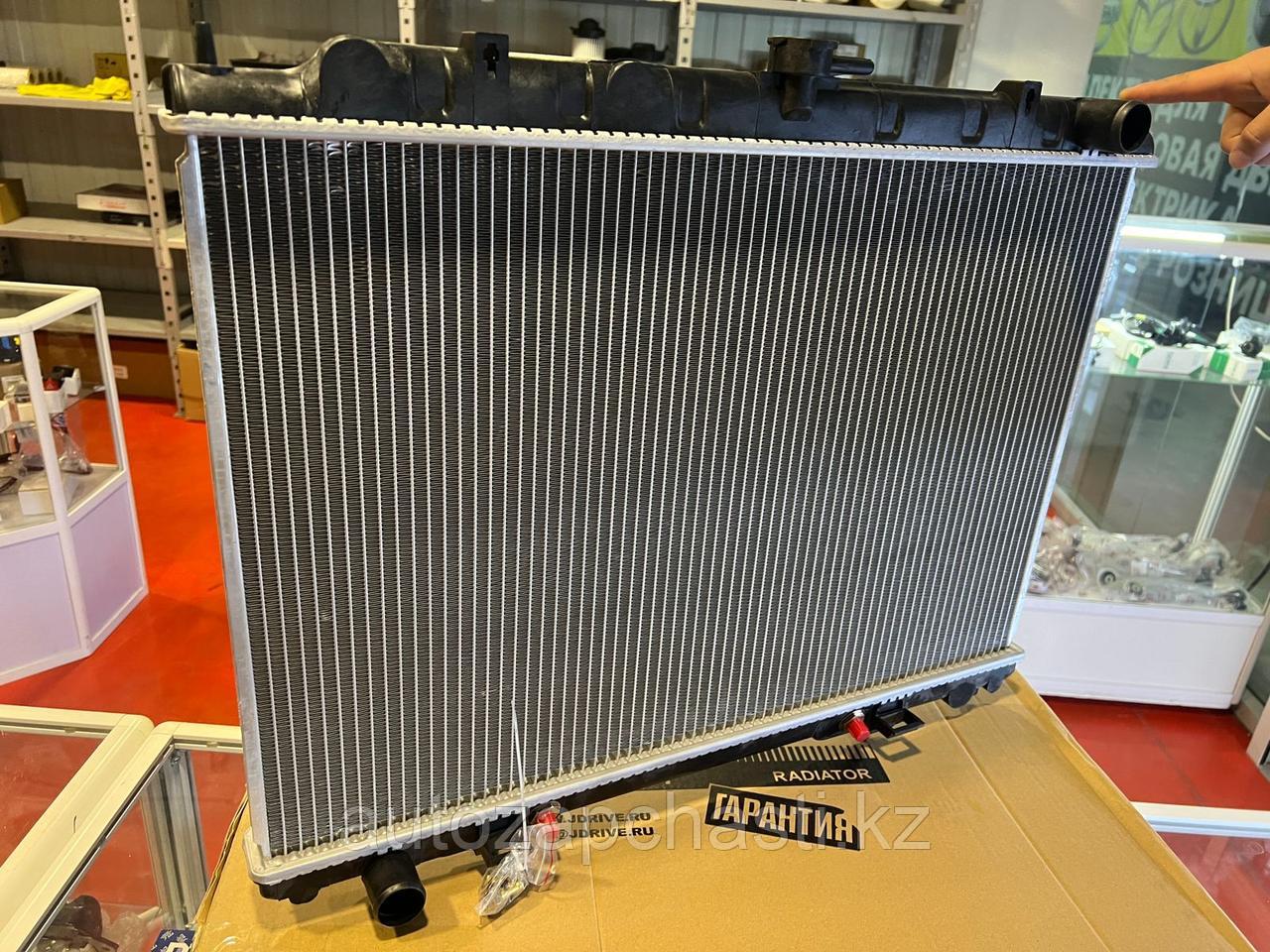 Радиатор охлаждения двигателя на Nissan Rnessa (JPR0079)