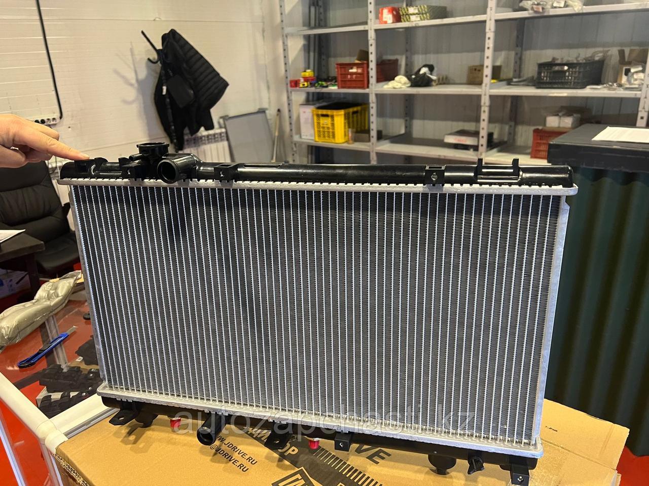 Радиатор охлаждения двигателя на Toyota Raum (JPR0090) - фото 1 - id-p113810868