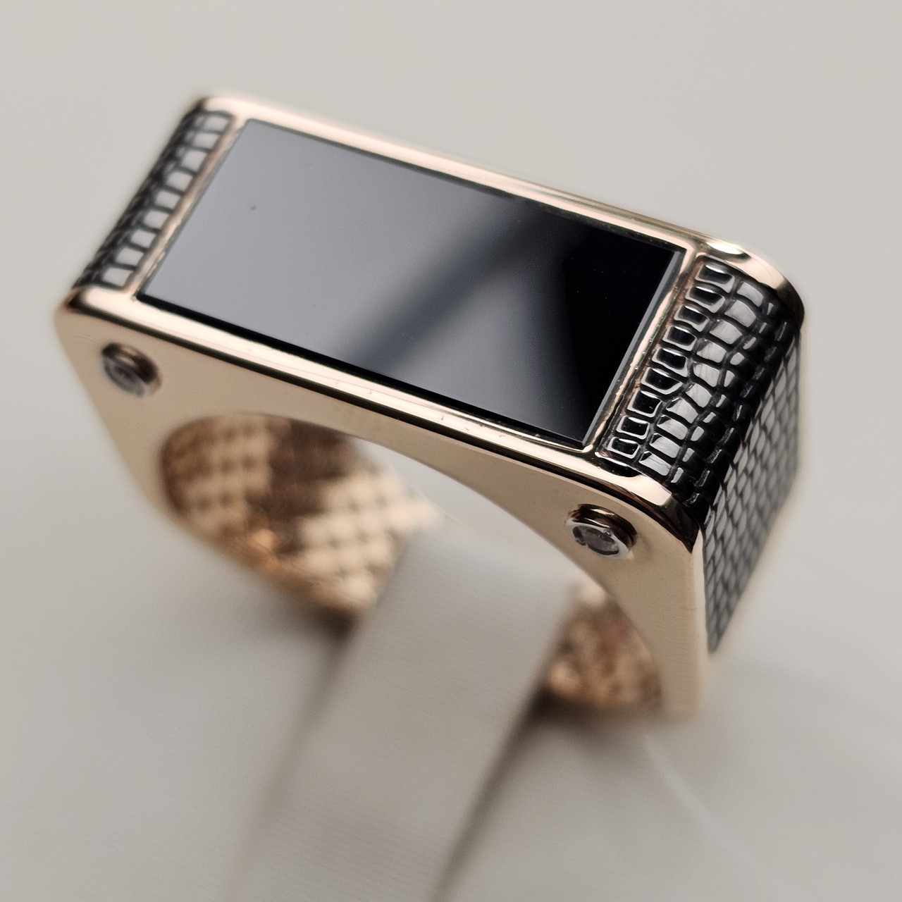 Золотое кольцо Оникс, фианит 585 проба,  к/з 5,47гр размер 19,5