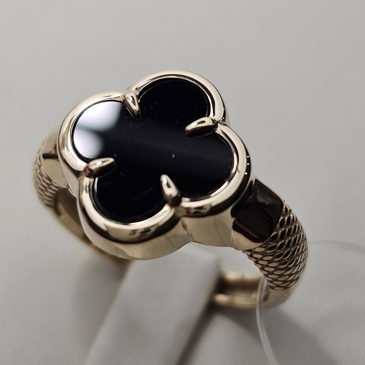 Золотое кольцо 585 проба ж/з 2,72гр размер 18, Оникс