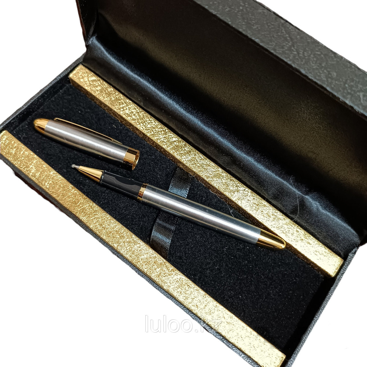 Подарочная ручка в коробке из эко кожи, серебристый., фото 1