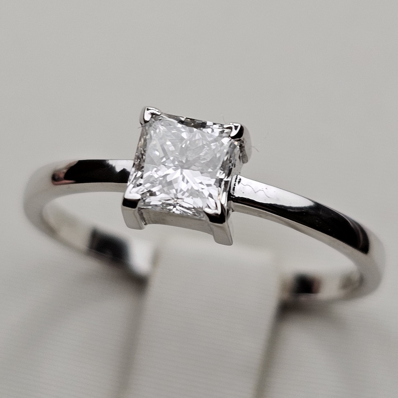 Сертификат GIA, 750 проба, б/з 0,59Ct VS1/H размер 17, Золотое кольцо с бриллиантом, огранка Принцесса - фото 5 - id-p113823681