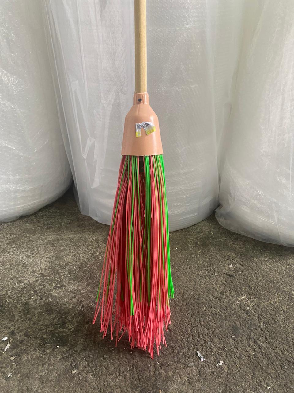 Метла полипропиленовая дворовая , круглая цветная