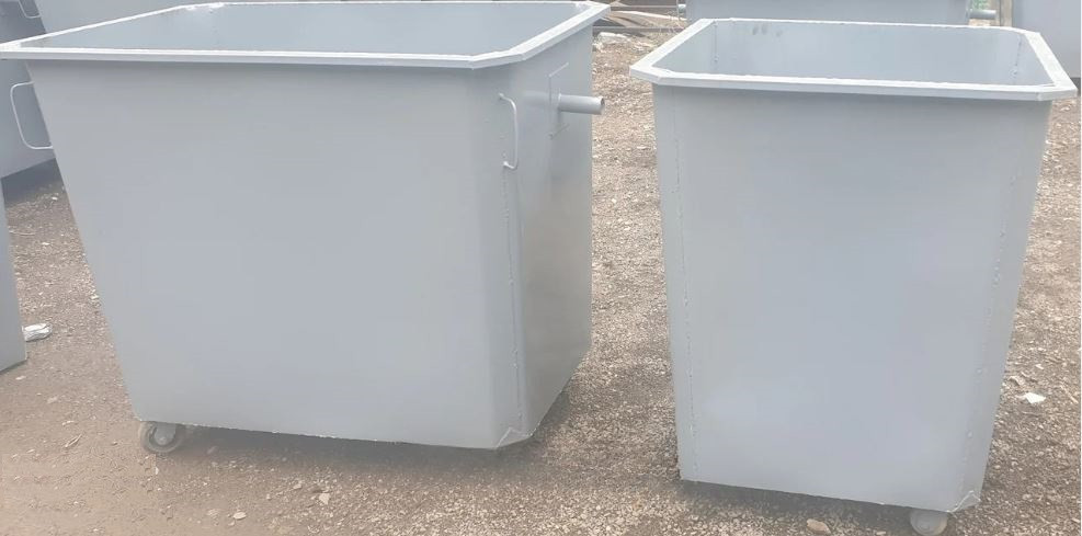 Мусорные контейнеры, баки для мусора