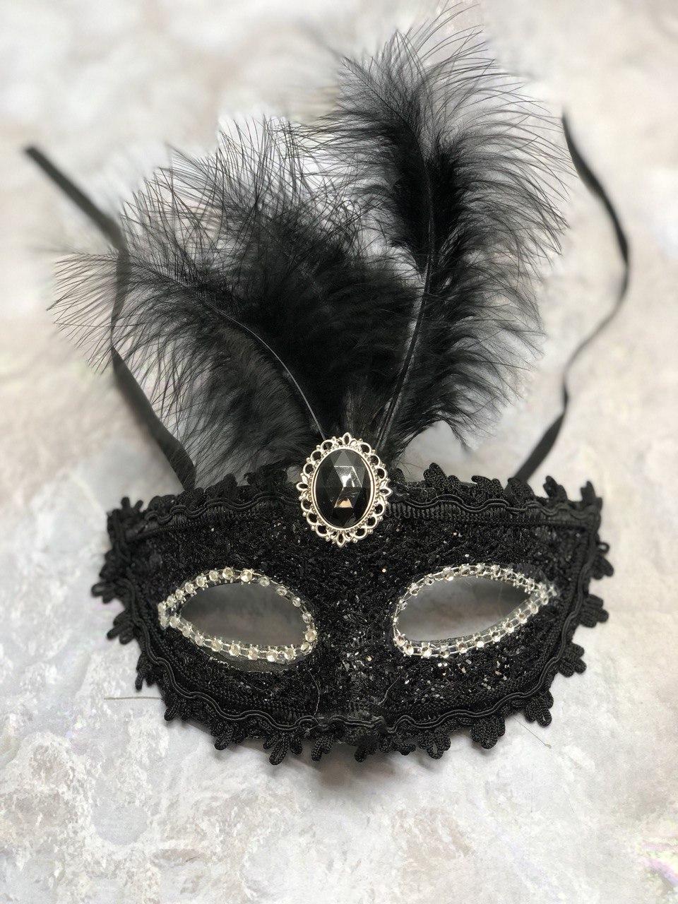 Венецианская карнавальная маска с перьями черная - фото 3 - id-p71073271