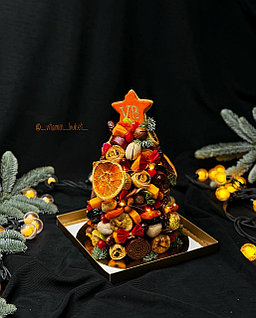 Новогодняя ёлка из сухофруктов М