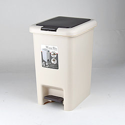 Бак для мусора пластмассовый с педалью 6,5Л