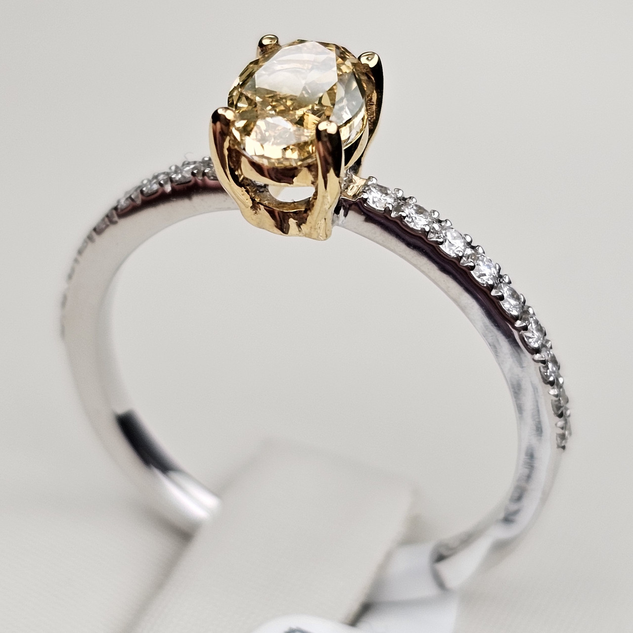 Сертификат GIA Золотое 750 пробы кольцо с бриллиантами, Огранка Овал 0,81Ct VS1/FIY, 0.15Ct VVS2/H, размер 17 - фото 7 - id-p113848033
