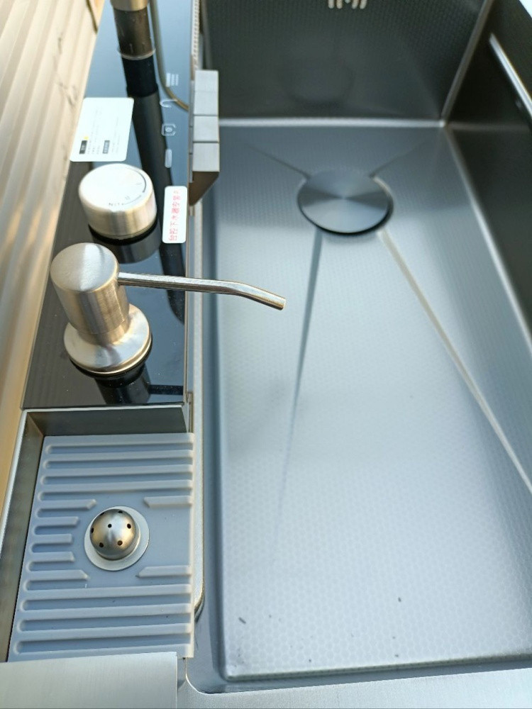 Кухонная мойка нержавеющая сталь с водопадом черный 75*45 см - фото 9 - id-p113805945
