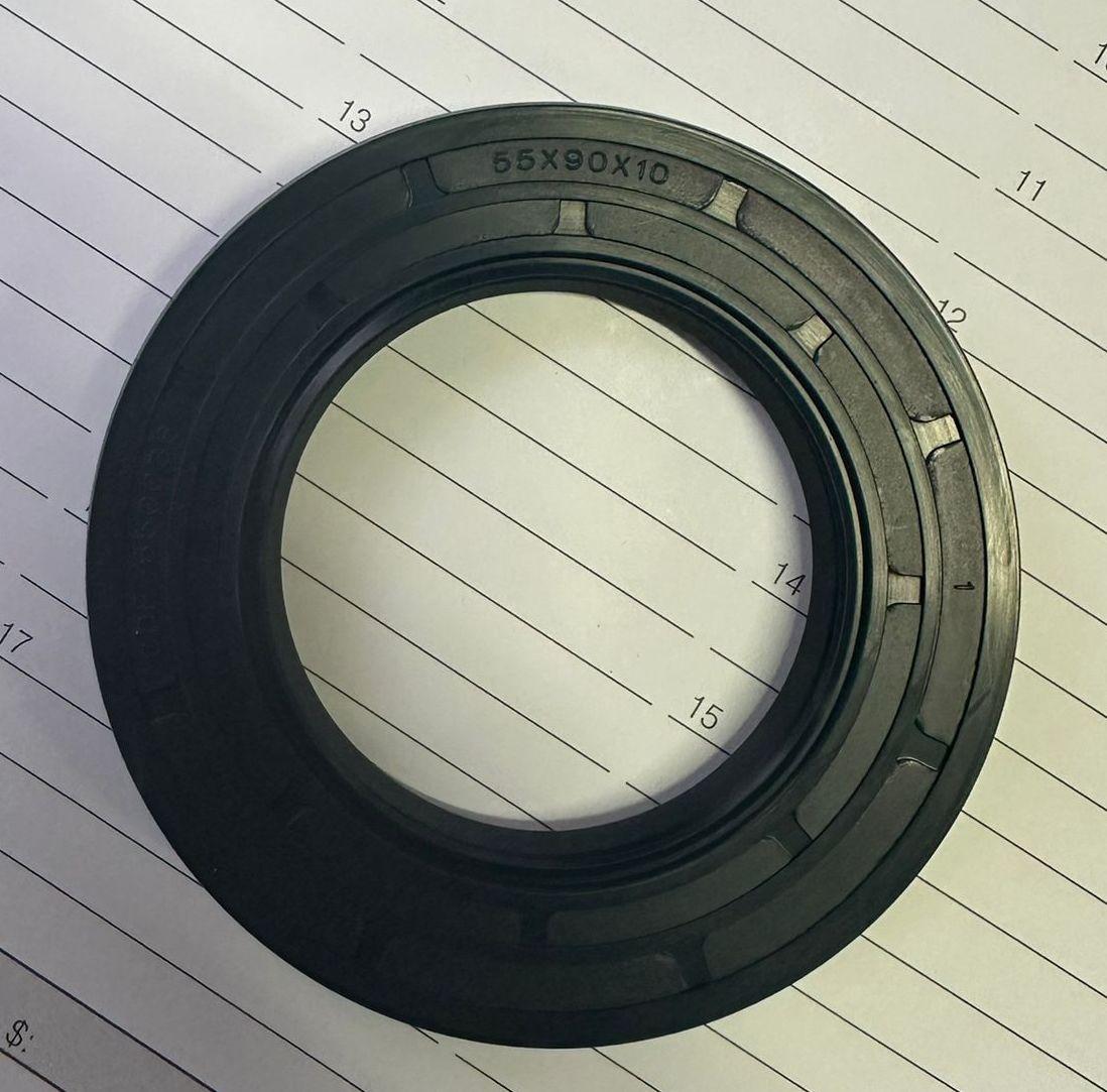 Сальник редуктора 748145