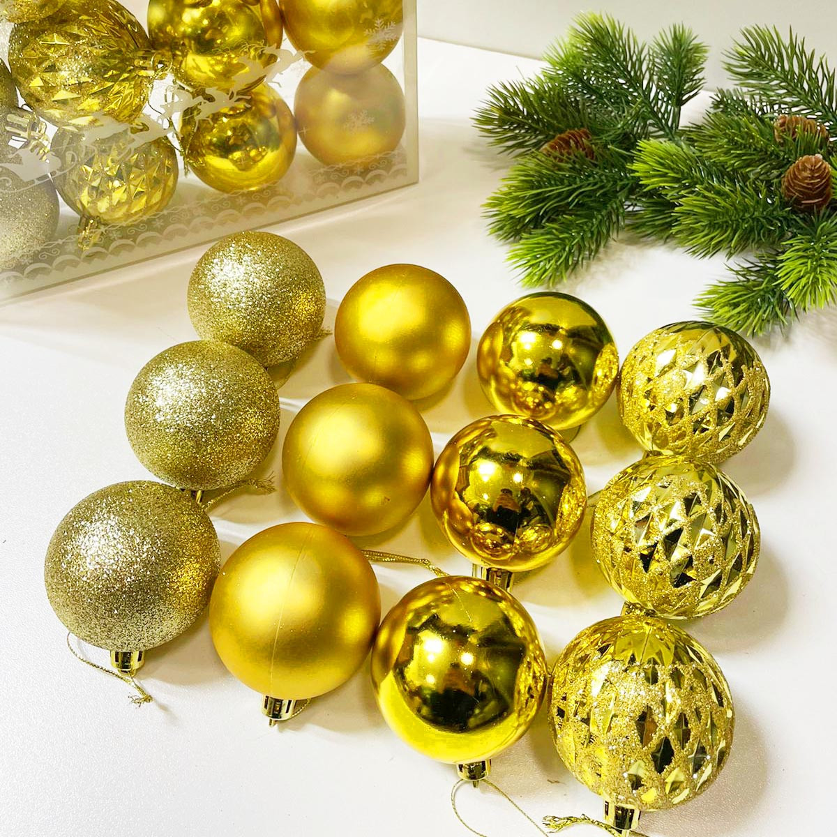 Новогодние елочные шарики 12 шт 4 вида 6 см золотые, фото 1