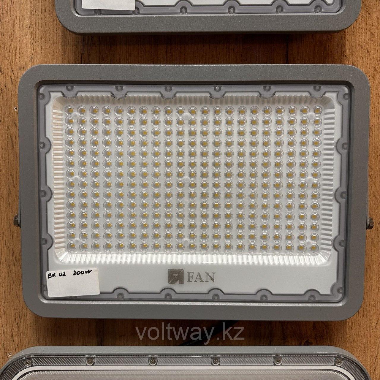 Прожектор "FAN BK02" IP65 4000к/6500к 200 вт