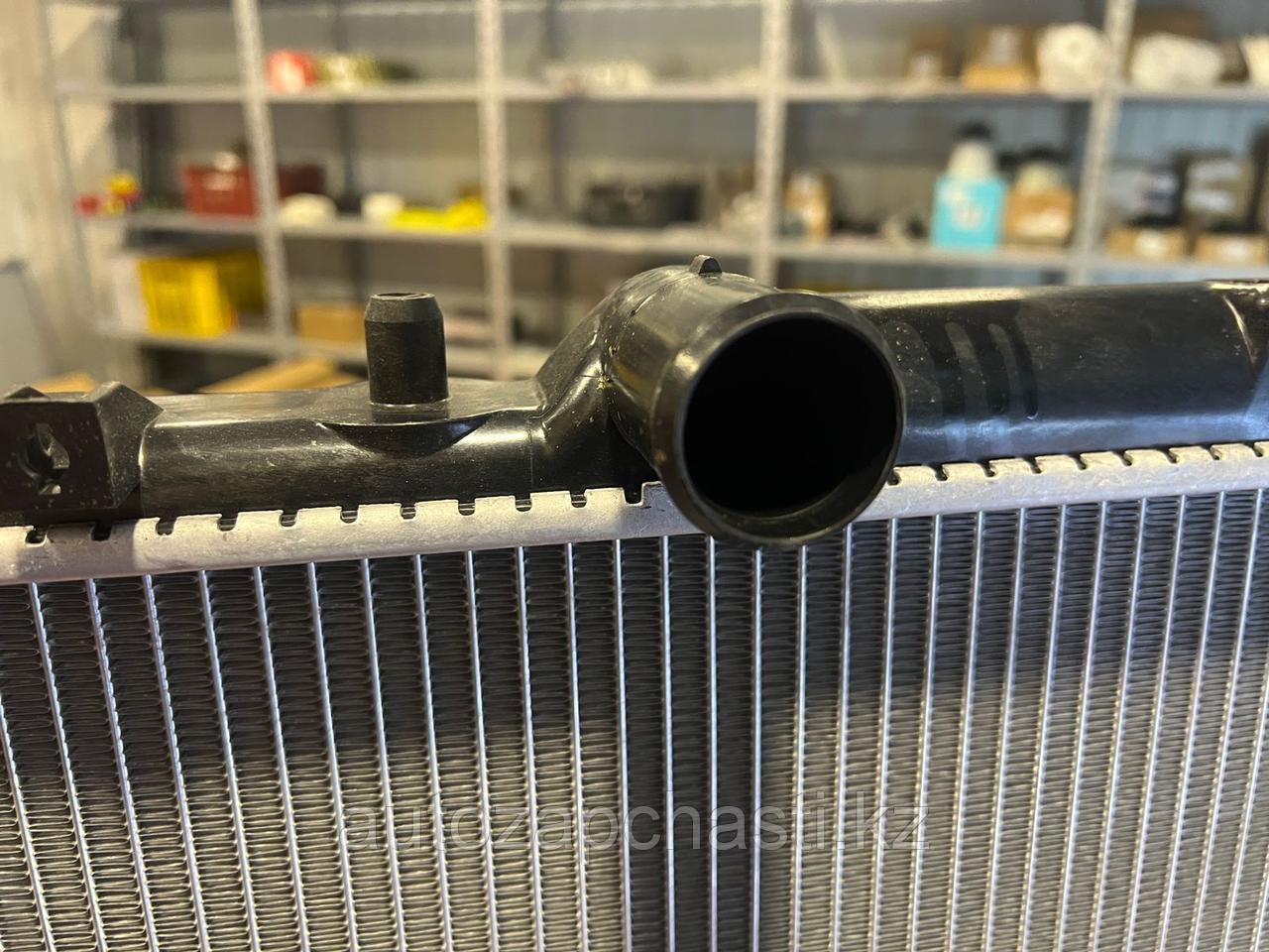 Радиатор охлаждения двигателя на Mitsubishi Montero Sport (JPR0099) - фото 8 - id-p113989736