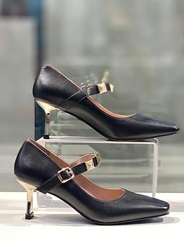 Туфли кожаные черного цвета с ремешком в Алматы. Модная женская обувь.