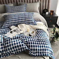 Комплект постельного белья двуспальный из велюра.