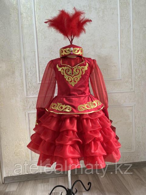 Ұсталғанда юбка киген балапан сиқырланған