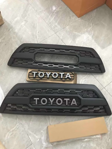 Решетка радиатора для Toyota 4Runner 215 - фото 1 - id-p114195792