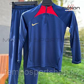 Жезөкше қолын ер адамның есегіне тығып алды