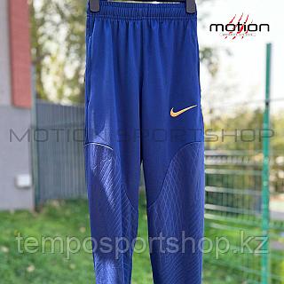 Қынаптың шынайы емес өлшемдерін көрсететін порно