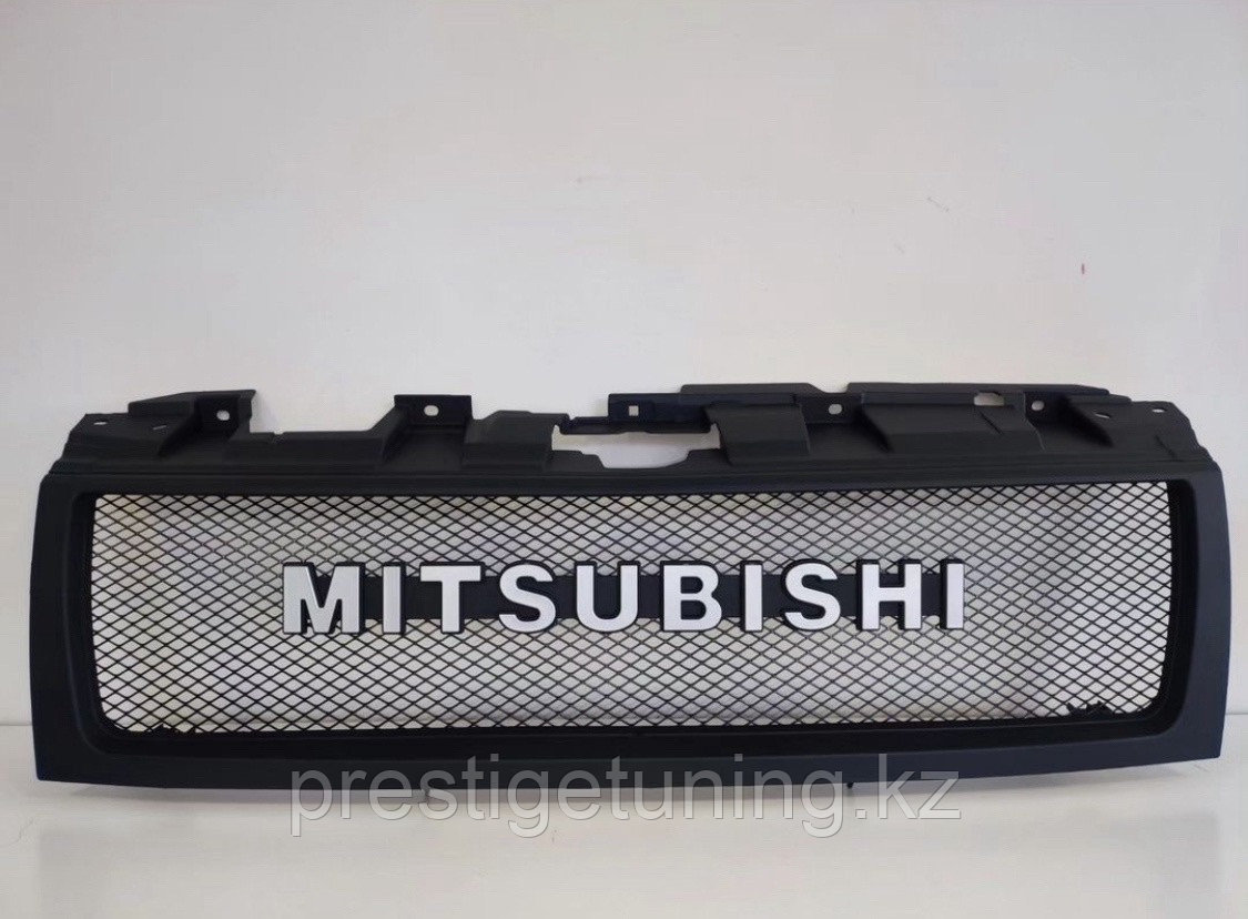 Решетка радиатора на Mitsubishi Pajero 4 2006-15 дизайн OFF ROAD - фото 1 - id-p114219469