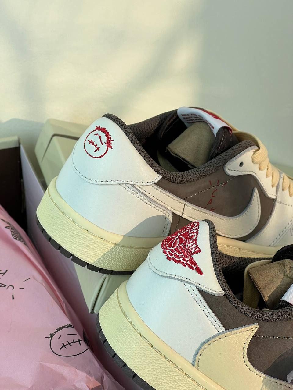 E Кроссовки Nike Air Jordan 1 Low OG из коллаборации с Travis Scott - фото 2 - id-p114224323