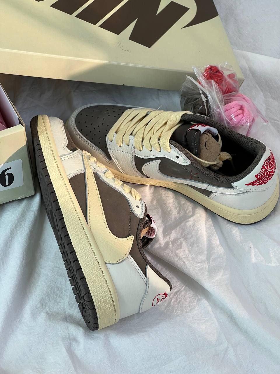 E Кроссовки Nike Air Jordan 1 Low OG из коллаборации с Travis Scott - фото 9 - id-p114224323