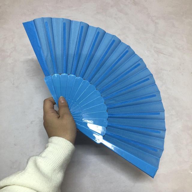 Үлкен ареоласы бар тит Спермасы бар бет суреті