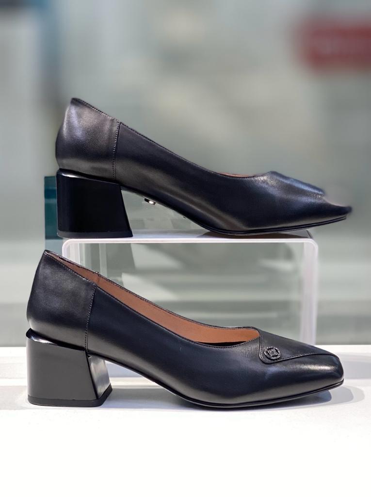 Кожаные туфли PAOLETTI черного цвета в Алматы. Женская качественная обувь. - фото 1 - id-p114348910