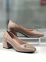 Кожаные женские туфли "PAOLETTI" на низком устойчивом каблуке