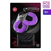 Жігіттерді жұлқылап жатқан жетілген әйелдердің суреттері