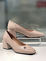 Дәретханадағы қыздың суреті