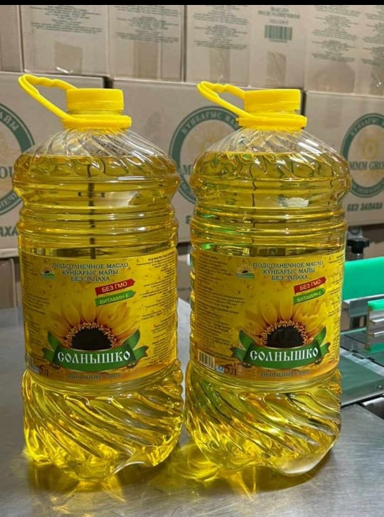 Секс 40 ана Жіңішке брюнеткалардың эротикалық фотосуреттері