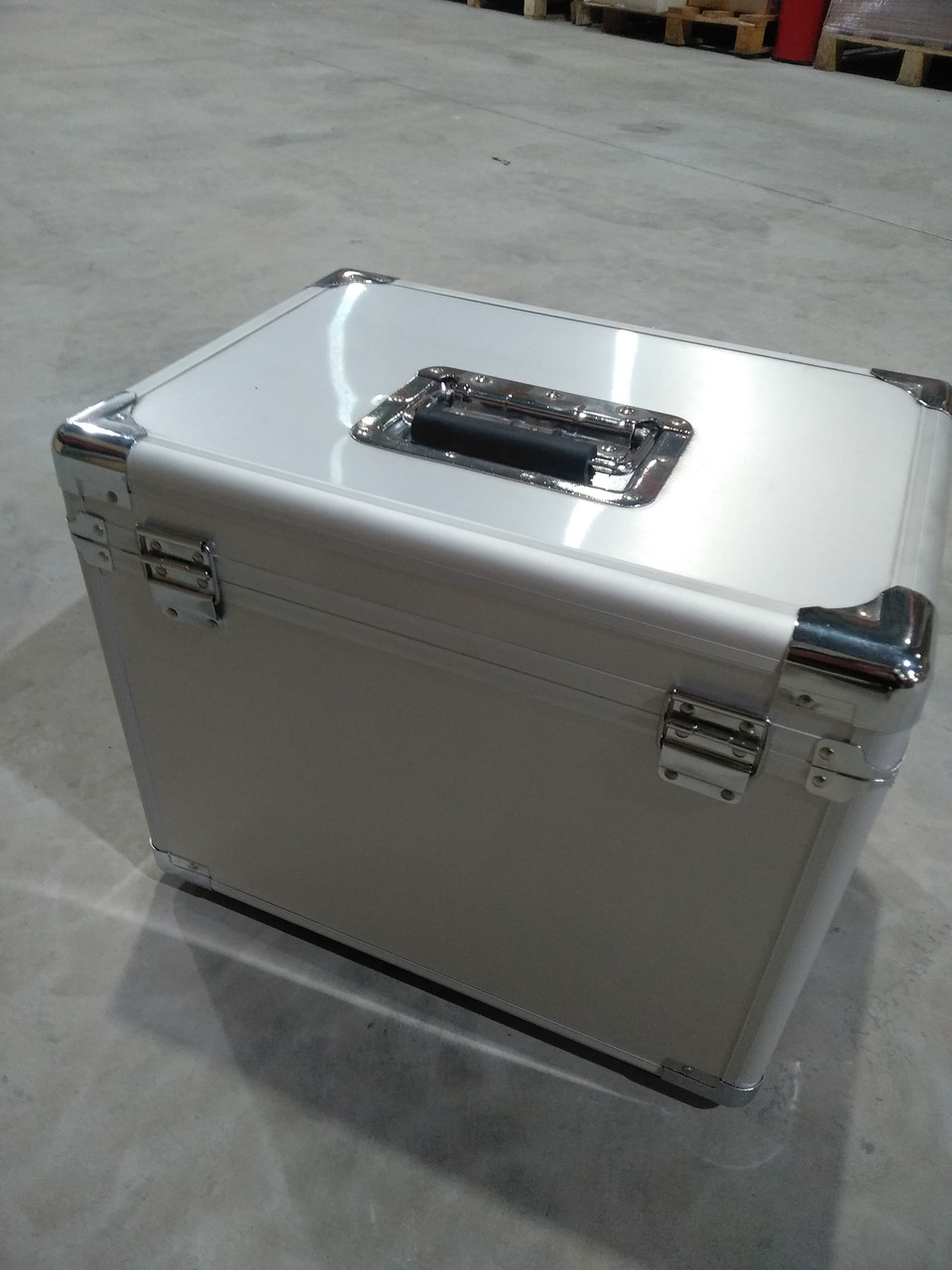 Алюминиевый чемодан для транспортировки электросварного аппарата - фото 4 - id-p114415695