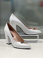 Модные белые перламутровые женские туфли "Paoletti". Модная женская обувь весна-лето 2024. 36