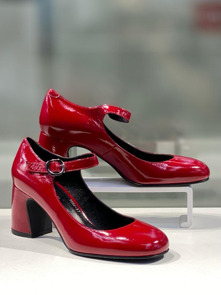 Туфли на устойчивом каблуке красного цвета. Стильная женская обувь в Алматы. - фото 1 - id-p114466207