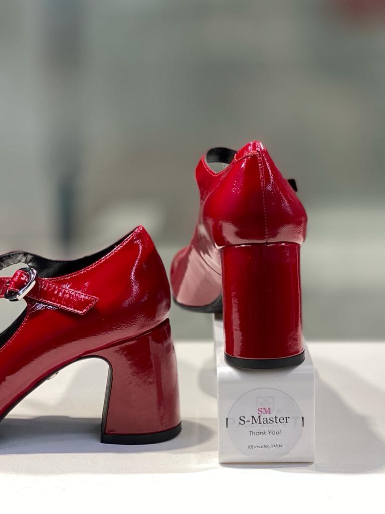 Туфли на устойчивом каблуке красного цвета. Стильная женская обувь в Алматы. - фото 2 - id-p114466207