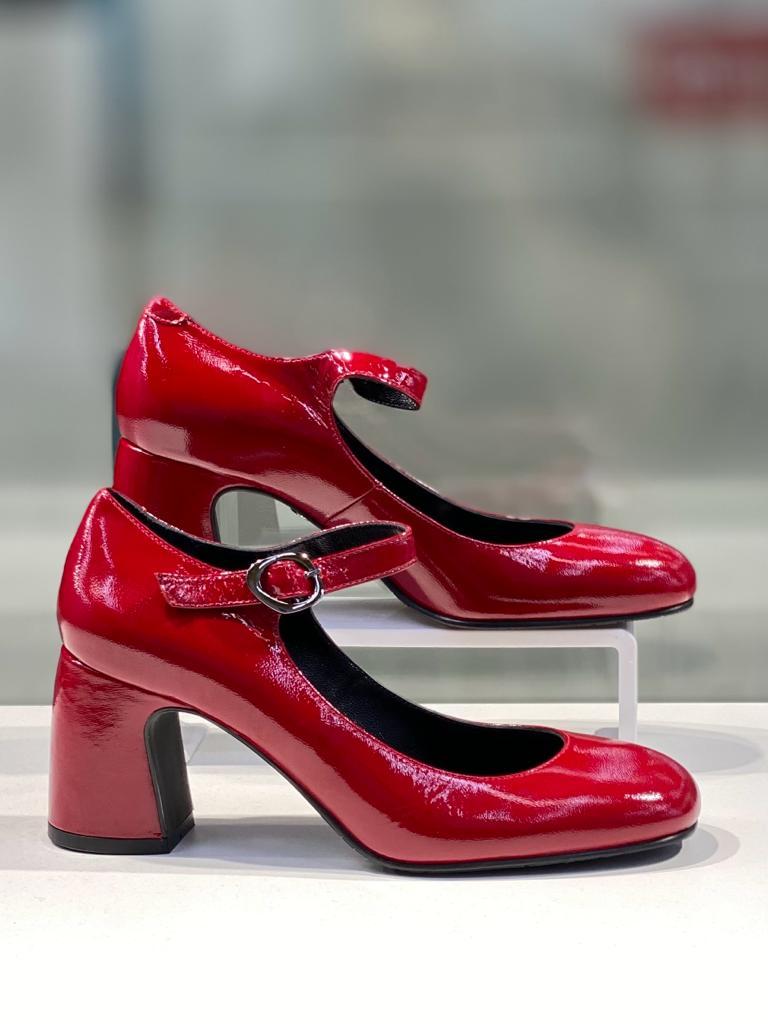 Туфли на устойчивом каблуке красного цвета. Стильная женская обувь в Алматы. - фото 6 - id-p114466207