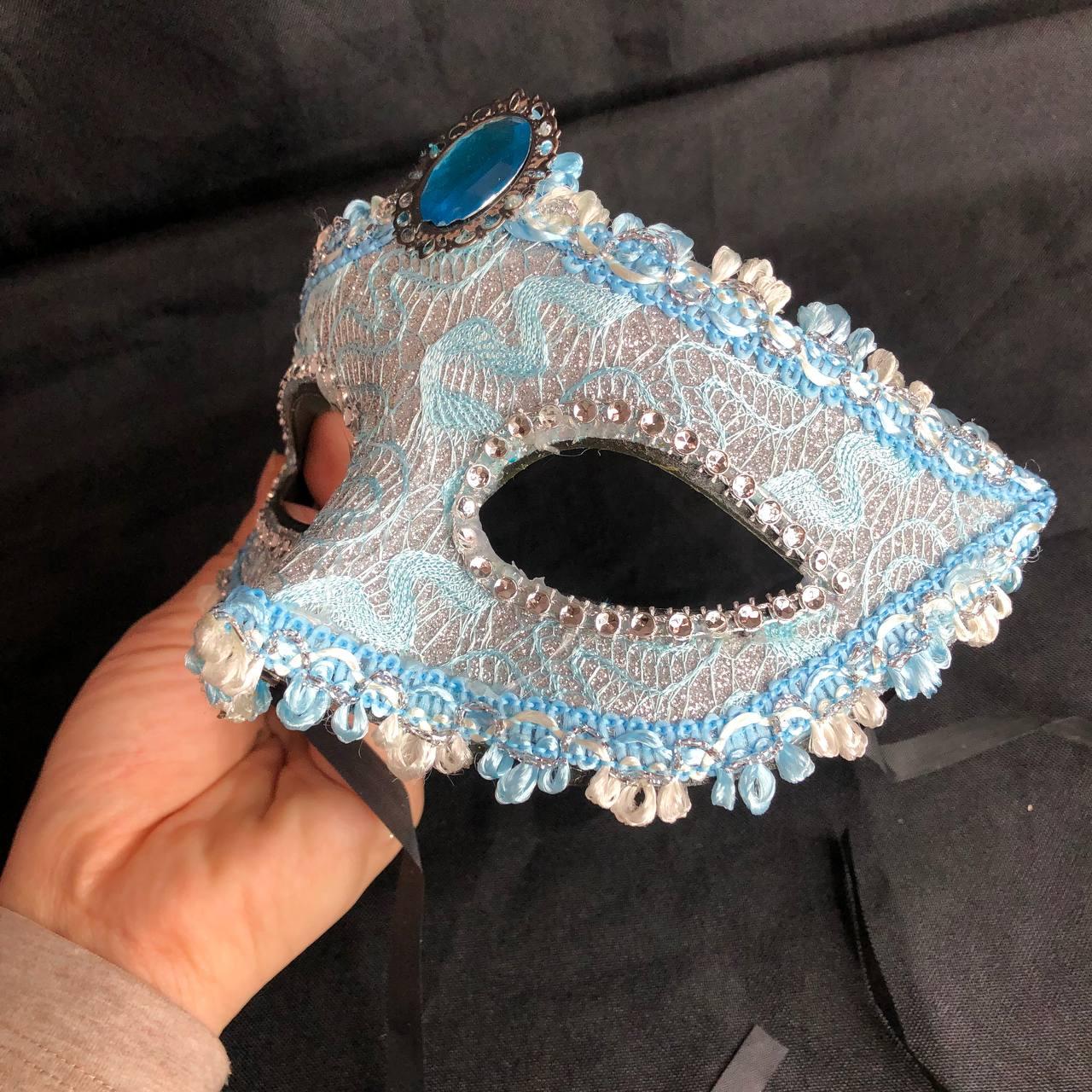 Венецианская маска Коломбина кружевная с брошью голубая - фото 2 - id-p114561056